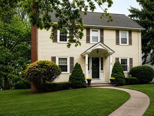 16 Pine Street, Natick, MA, 01760 | Card Image
