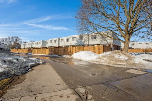 10-320 Traynor Ave, Kitchener, ON, N2C2J1 | Card Image