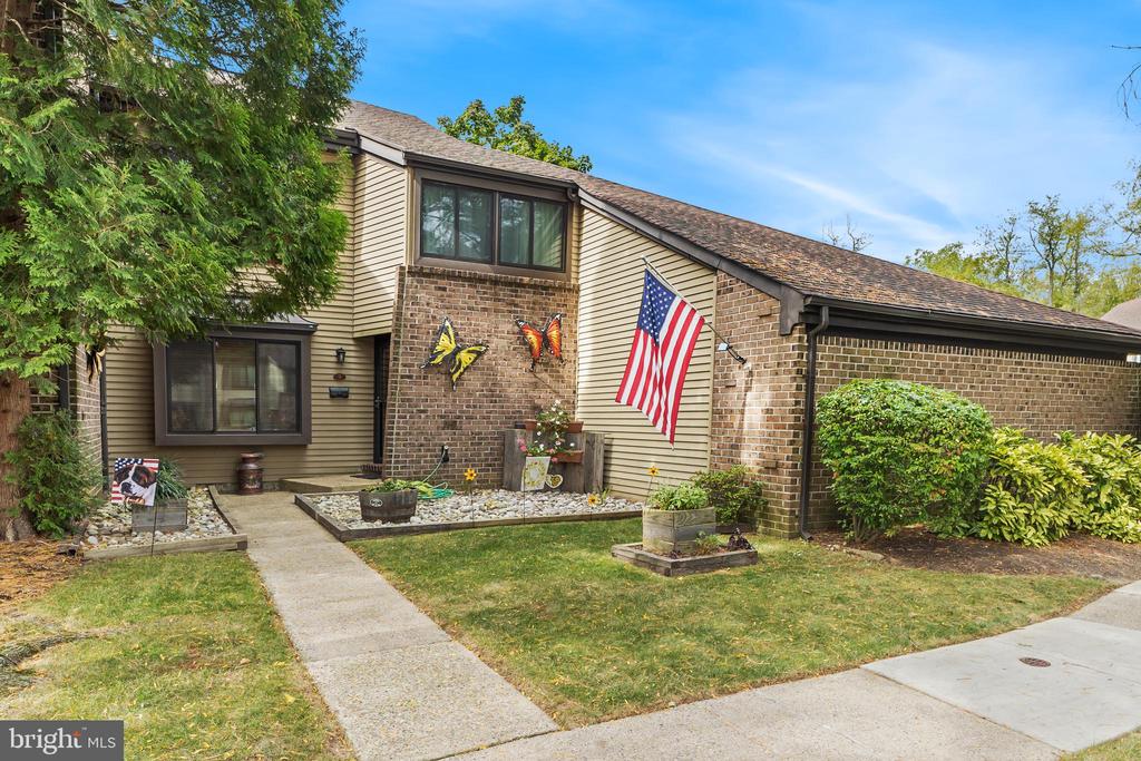 Dorset Pl, Newtown, PA 18940