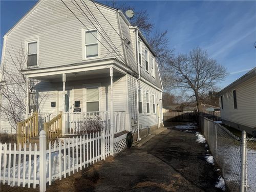 69 Clews St, Pawtucket, RI, 02861-1424 | Card Image