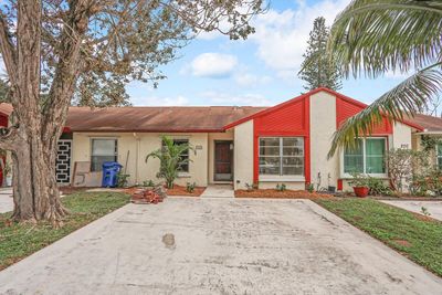 202 Palmetto Court, Home with 2 bedrooms, 1 bathrooms and null parking in Jupiter FL | Image 2