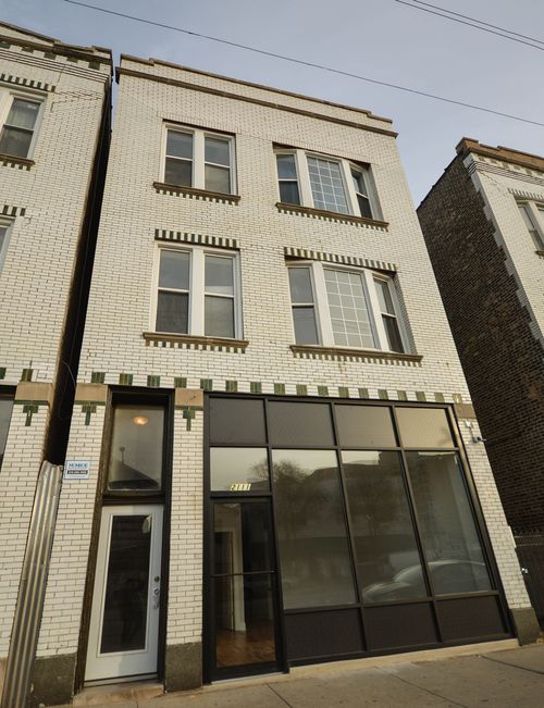 2f-2111 Western Ave, Chicago, IL, 60647-4122 | Card Image