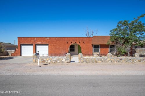 3909 Lilac Dr, Las Cruces, NM, 88005-1003 | Card Image