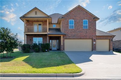 6600 Cascade Drive, Home with 4 bedrooms, 3 bathrooms and 3 parking in Woodway TX | Image 1