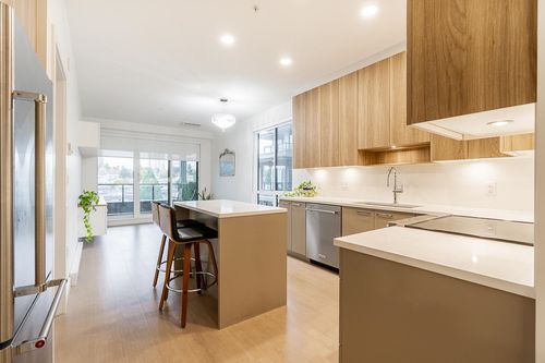 523-7599 15th St, Burnaby, BC, V3N0H9 | Card Image