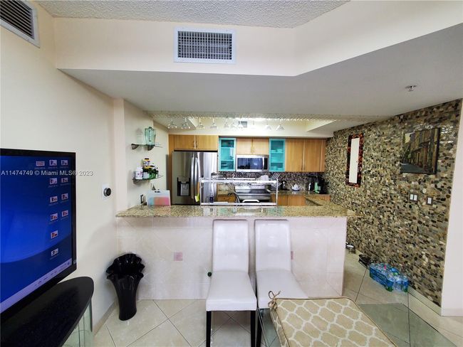 APT-906 - 17555 Atlantic Blvd, Condo with 2 bedrooms, 2 bathrooms and null parking in Sunny Isles Beach FL | Image 9