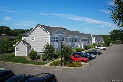 202-262 Indian Head Road, Smithtown, NY, 11754 | Card Image