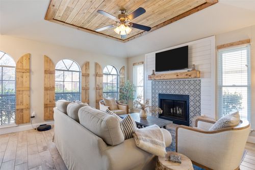 2918 Clover Ln, Euless, TX, 76039-7815 | Card Image