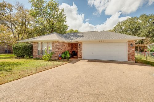 3805 Ravenwood Dr, Bryan, TX, 77802-3509 | Card Image