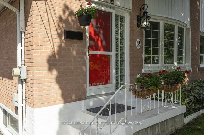 2 Ailsa Craig Crt, House attached with 7 bedrooms, 2 bathrooms and 5 parking in North York ON | Image 6