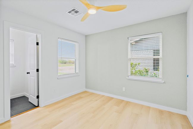 Unfurnished room with wood finished floors, plenty of natural light, and ceiling fan | Image 27