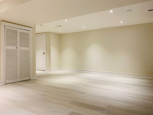 lower-38 Henderson Ave, Toronto, ON, M6J2B8 | Card Image