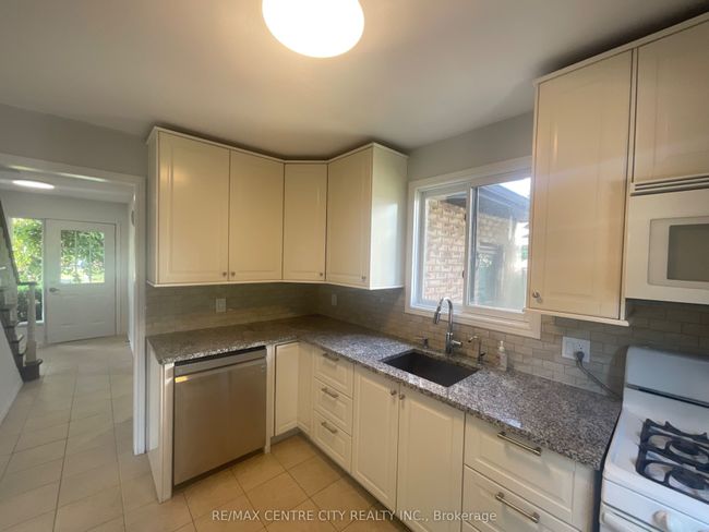 969 Apache Rd, House other with 3 bedrooms, 3 bathrooms and 4 parking in London ON | Image 15