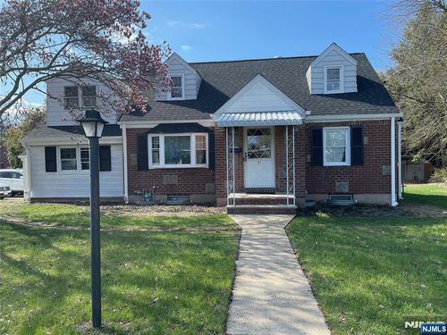 41 Locust Ave, Emerson, NJ, 07630-1817 | Card Image