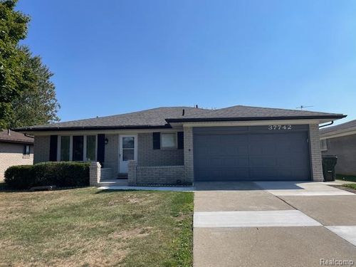 37742 Douglas Ct, Sterling Heights, MI, 48310-3588 | Card Image
