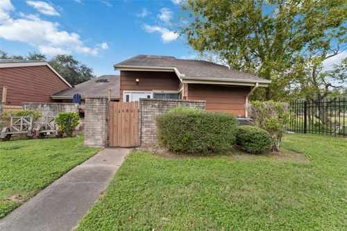 12606 Wellington Park Dr, Houston, TX, 77072-3958 | Card Image