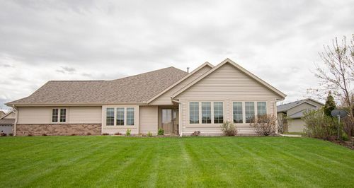 W197N17085 Stonewall Drive, Jackson, WI, 53037 | Card Image