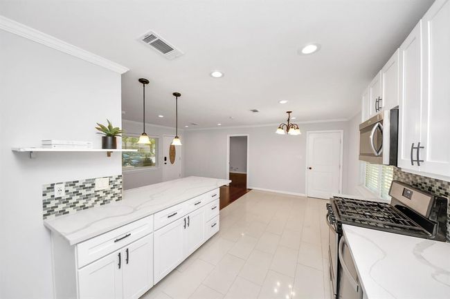 5222 W 43 Rd St, House other with 4 bedrooms, 2 bathrooms and null parking in Houston TX | Image 10