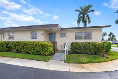 A - 2857 W Ashley Dr W, Condo with 2 bedrooms, 2 bathrooms and null parking in West Palm Beach FL | Image 1