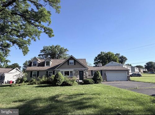 213 Luff Ln, Warminster, PA, 18974-5245 | Card Image