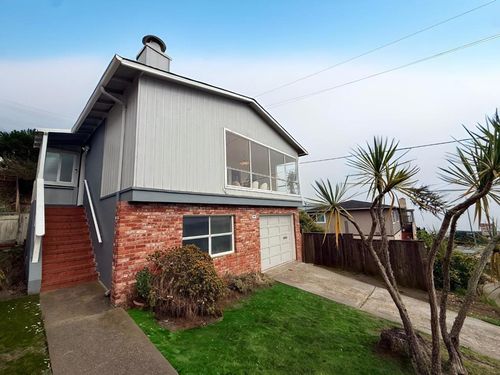 95 Clearview Dr, Daly City, CA, 94015-4705 | Card Image
