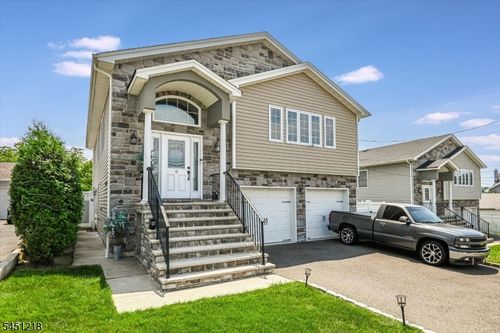 8 Chamberlain Ave, Elmwood Park, NJ, 07407-1412 | Card Image
