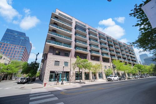 b4-920 W Madison Street, Chicago, IL, 60607 | Card Image