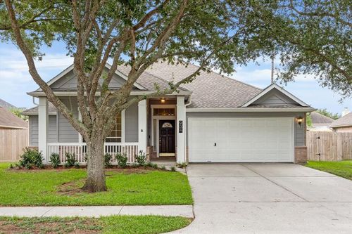934 Mystic Village Ln, Seabrook, TX, 77586-2581 | Card Image