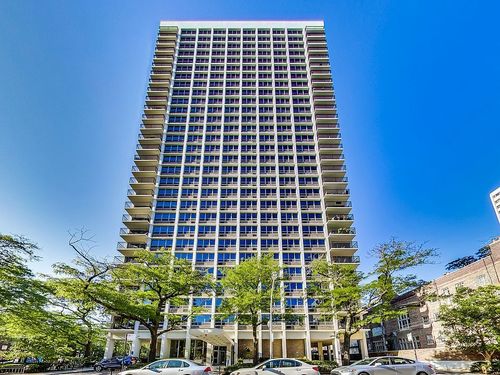 703-88 Schiller St, Chicago, IL, 60610-4990 | Card Image