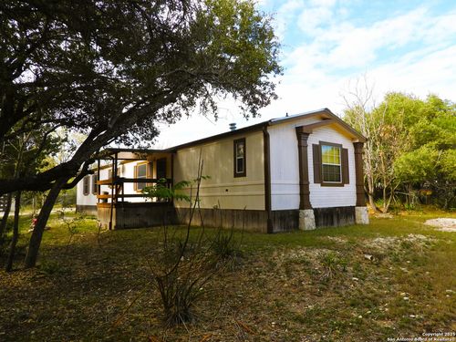 164 18th St E, Lakehills, TX, 78063-4611 | Card Image