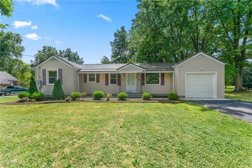 5231 W Rockwell Rd, Youngstown, OH, 44515-1827 | Card Image