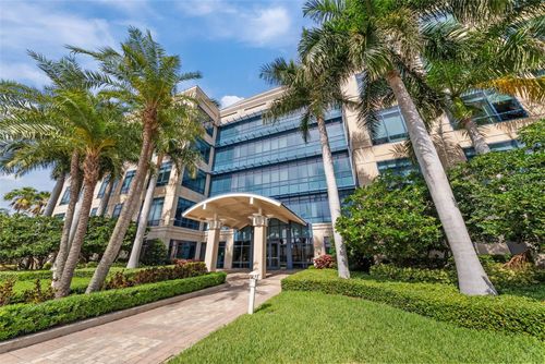 250-5550 W Executive Drive, TAMPA, FL, 33609 | Card Image