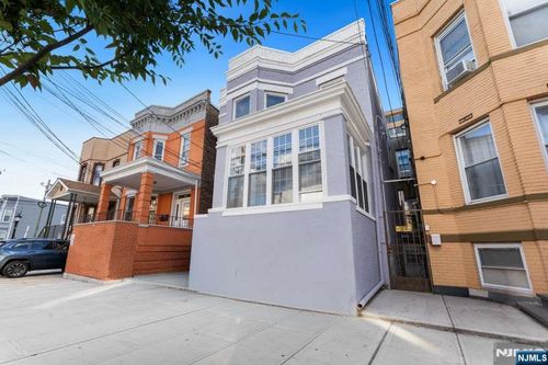 243 46th St, Union City, NJ, 07087-7028 | Card Image