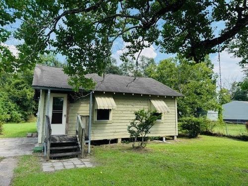 811 Flint St, West Orange, TX, 77630-6414 | Card Image