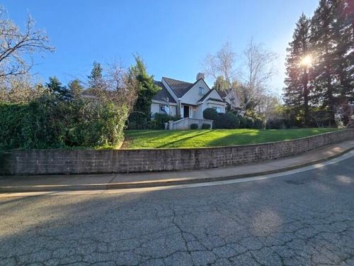 531 Aurora Pl, Redding, CA, 96001-0100 | Card Image