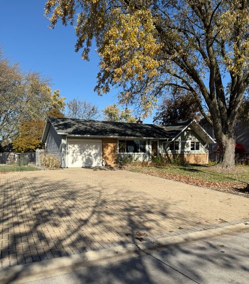 655 W Comstock Ave, Elmhurst, IL, 60126-1876 | Card Image