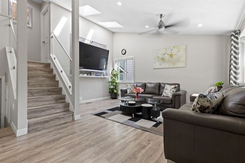7294 129b St, Surrey, BC, V3W6Z8 | Card Image