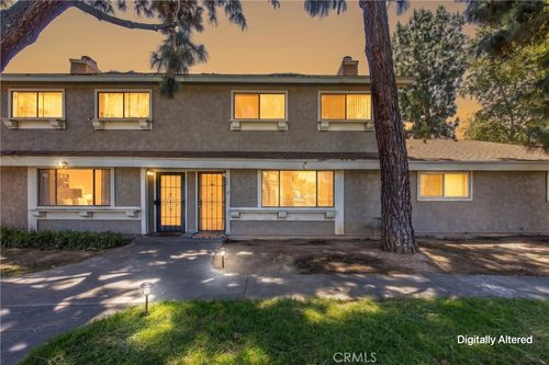 18c-2061 W Redlands Blvd, Redlands, CA, 92373 | Card Image