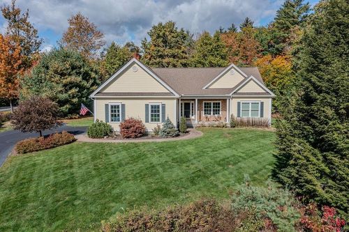 6 Swan Cir, Concord, NH, 03301-6944 | Card Image