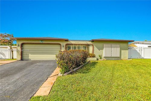 1102 Nw 89th Ter, Pembroke Pines, FL, 33024-4635 | Card Image