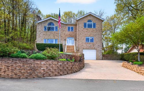 16 E Slope Rd, Bayville, NY, 11709-2112 | Card Image