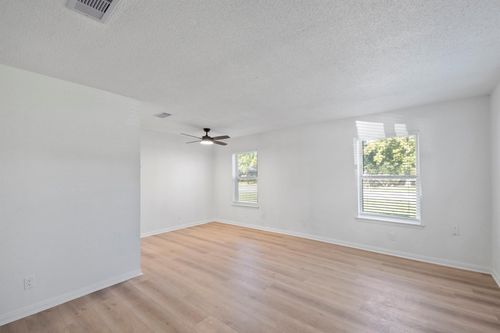 apt-b-700 Lyle West Ave, Cleveland, TX, 77327-5500 | Card Image