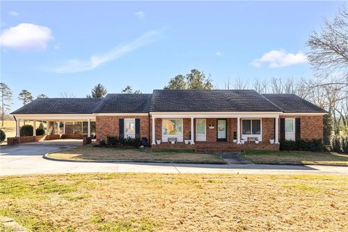 4 Chesterfield Ct, Greensboro, NC, 27410-9111 | Card Image