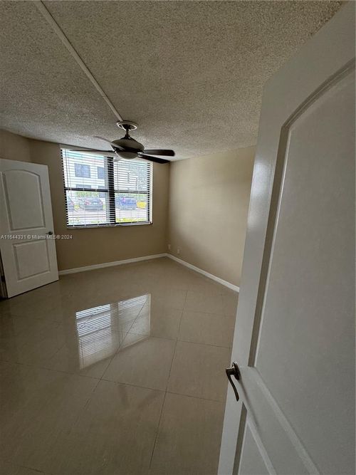 120-216 Lake Pointe Dr, Oakland Park, FL, 33309 | Card Image