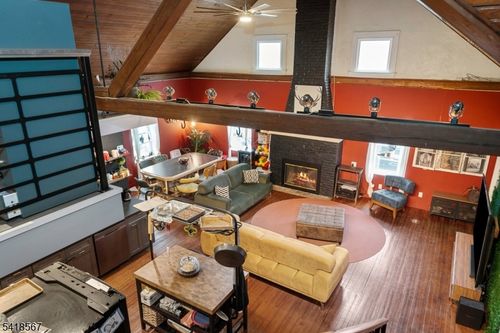 12 State Rt 23 N, Hamburg, NJ, 07419-1413 | Card Image