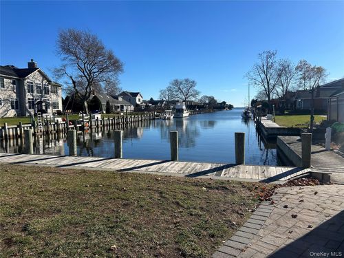 183 Tahlulah Ln, West Islip, NY, 11795-5219 | Card Image