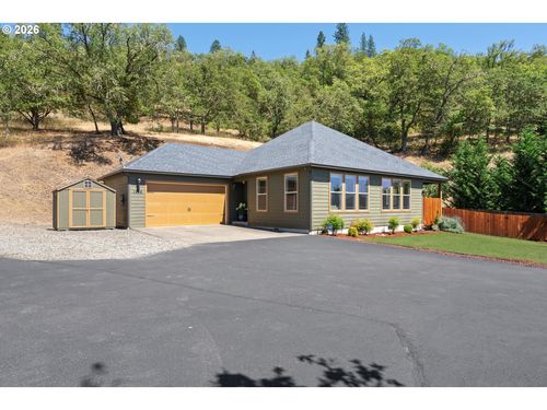 1795 Ne Rocky Dr, Roseburg, OR, 97470-5744 | Card Image