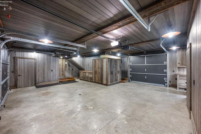 4917 E Cliff Rd, House other with 3 bedrooms, 5 bathrooms and 2 parking in Port Clinton OH | Image 79