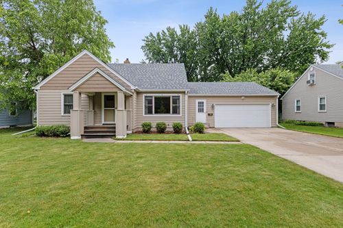 1405 Belmont Ln W, Roseville, MN, 55113-5801 | Card Image