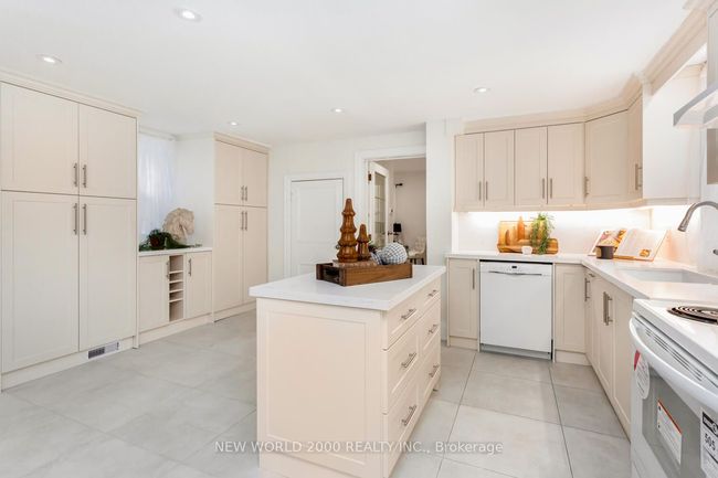 8071 Kipling Ave, House other with 4 bedrooms, 2 bathrooms and 6 parking in Woodbridge ON | Image 19